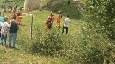 Photo of Primeras versiones apuntan a que el conductor de bus perdió el control del vehículo y estudiantes salieron expulsados por un puente.