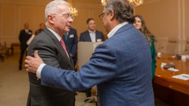 Photo of ¡Petro se despacha contra Uribe! “Que se dedique a cuidar a sus nietos”