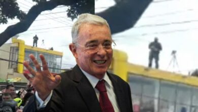 Photo of Álvaro Uribe visitó el parque El Golfito para homenaje a Miguel Uribe Turbay