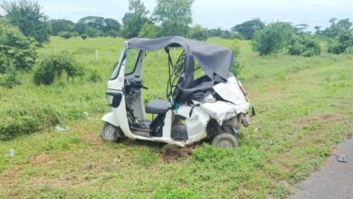 Photo of Furgón impactó a motocarro por la parte trasera