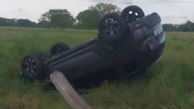 Photo of ¡Ni 24 horas duró! carro recién comprado termina volcado y destruido en la vía a Cereté