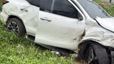 Photo of El artista de música popular viajaba por una vía nacional cuando la camioneta en la que se movilizaba terminó volcada