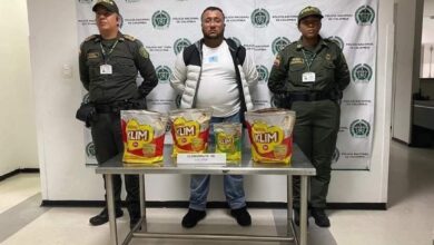 Photo of Cae estudiante extranjero en el aeropuerto de Cali