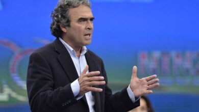 Photo of Sergio Fajardo estalla contra Gustavo Petro