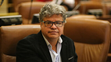 Photo of “Muy raros los atentados”: Wilson Arias revive supuestos “autoatentados” de Uribe