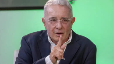Photo of Uribe lanza advertencia a De la Espriella: «Si el tigre ruge contra nosotros, actuaremos como las abejas»
