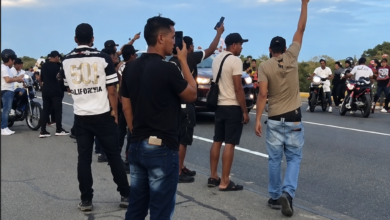 Photo of Con música, trago y disparos al aire despiden a ‘Bendito Menor’ en la Guajira