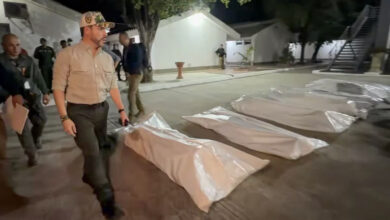 Photo of “Lo volvió a hacer”: De la Espriella reaparece entre siete cuerpos en Santa Marta en medio de la tensión por paro armado