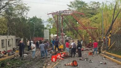 Photo of ¡Alerta en la vía Panamericana! Atentado con explosivos destruye el peaje de El Mango