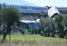 Photo of Trenes de velocidad chocan en España y dejan decenas de muertos