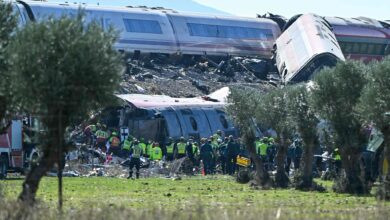 Photo of Trenes de velocidad chocan en España y dejan decenas de muertos