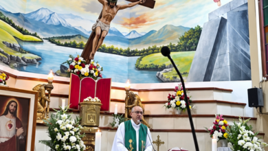 Photo of Muere un sacerdote en Guayaquil, Ecuador, tras caerle encima la cruz del altar durante una misa.