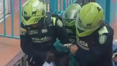 Photo of Capturaron a cuatro policías que habrían torturado y asesinado a Donovan Balanta Paz en Soacha